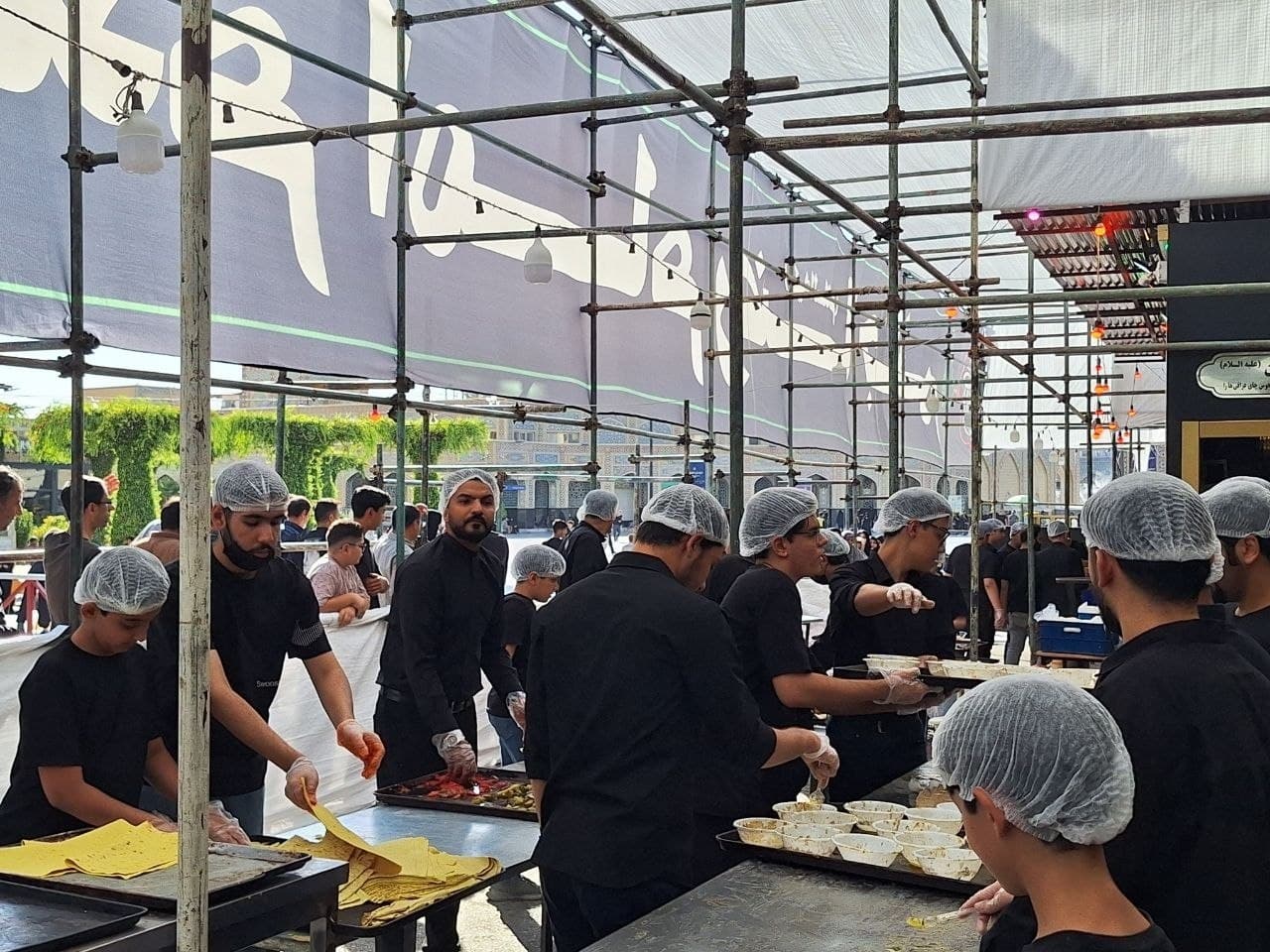 موکب خدمت شهریاری‌ها؛ همراهی با زائران امام رئوف با طعم مهر و خدمت